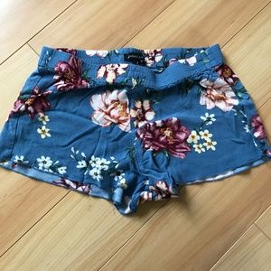 Kylie + Kendall l Floral shorts